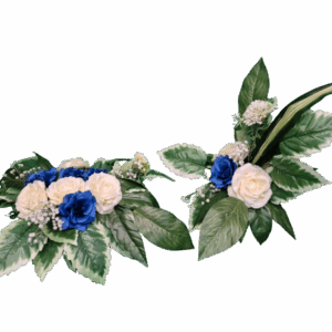 Komplet dwóch stroikKomplet dwóch stroików: biel, błękit i granat z białymi kaliami oraz koralową różą; jedna forma niska, druga smukłaów w odcieniach błękitu i lawendy z białą kalią, jedna forma niska, druga smukła